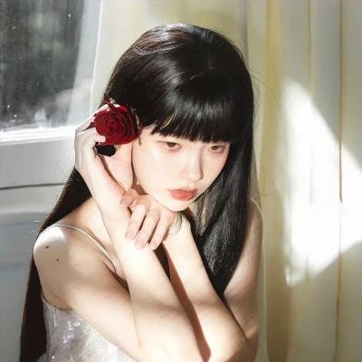 滑板车男孩